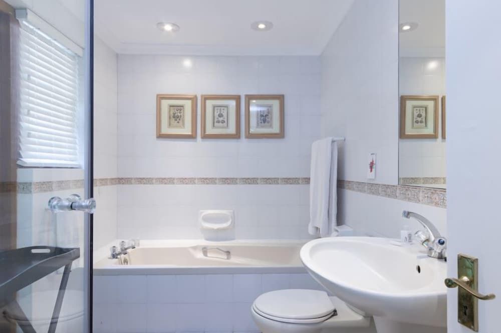 Riverside Boutique Hotel Standard Room, 1 Bedroom, Ensuite 10