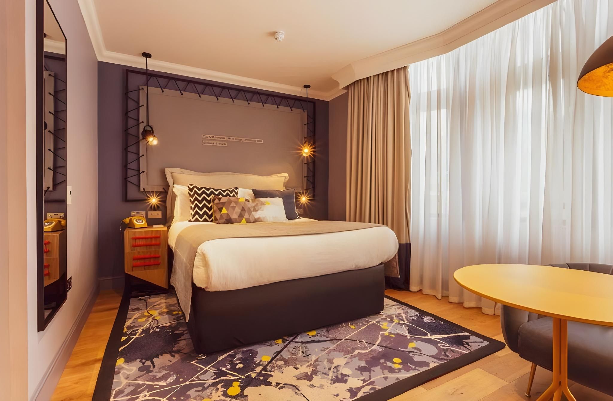 Gardens Hotel Standard Double Room 4