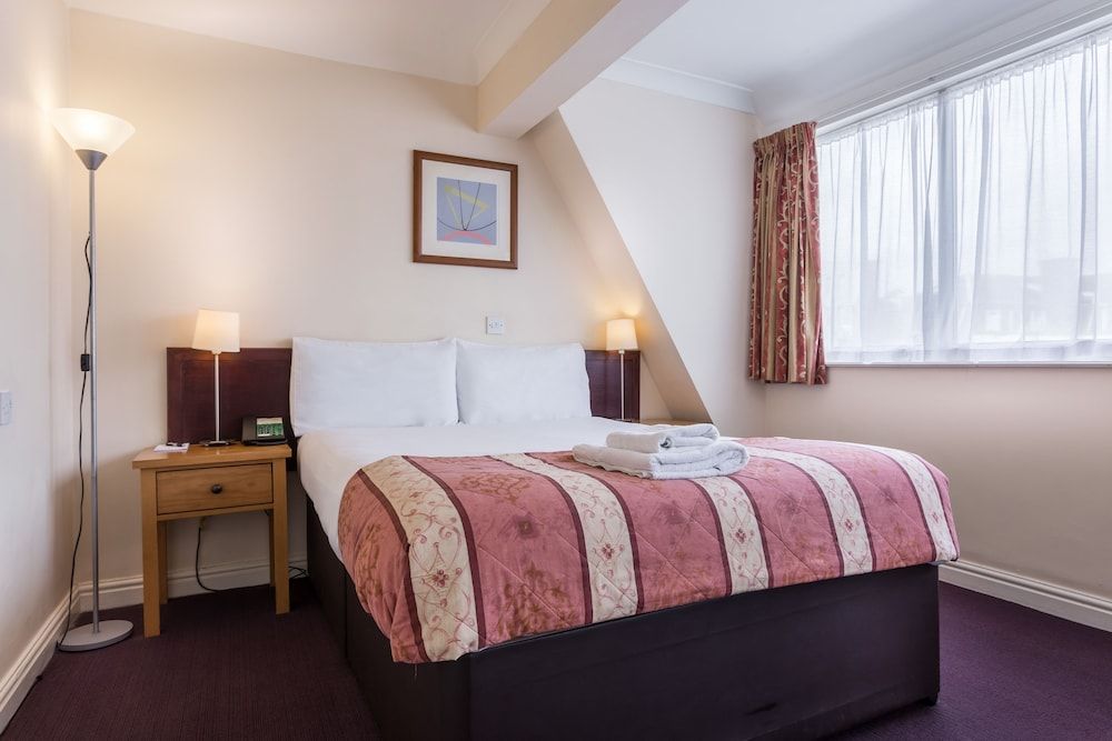 Gardens Hotel Standard Double Room 2