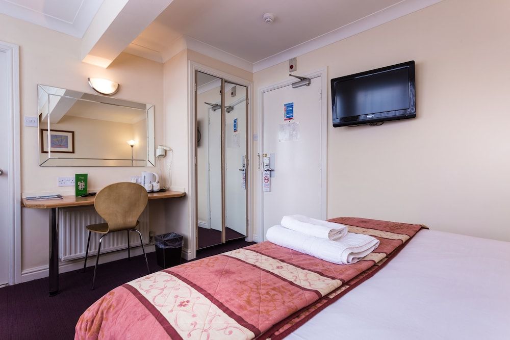 Gardens Hotel Standard Double Room