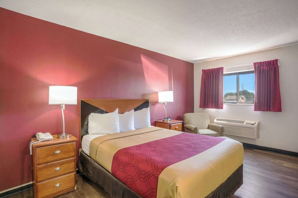 Room, 1 Queen Bed, Non Smoking (Senior room)