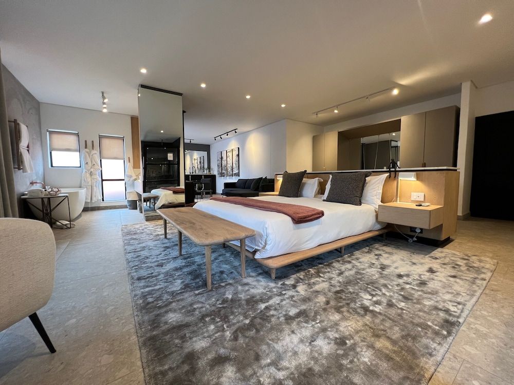 Menlyn Boutique Hotel Honeymoon Suite (Double) 2