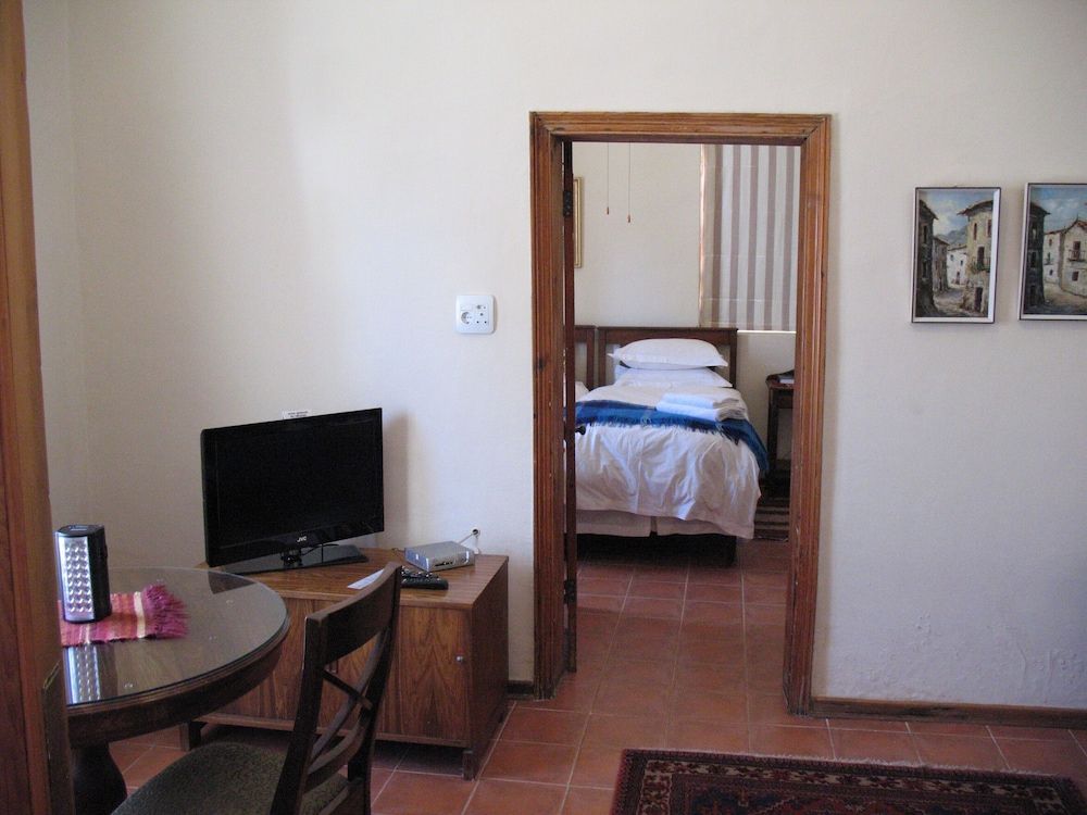 Toverberg Guest Houses Comfort Cottage, 1 Bedroom (5B Bell Street) 4