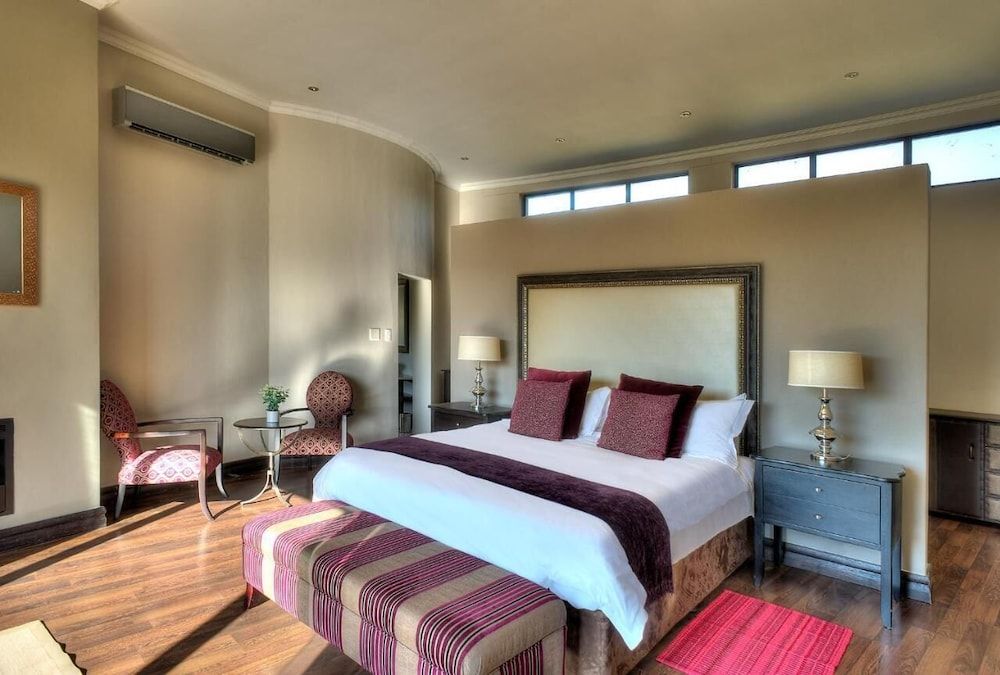 Deluxe Villa, 1 King Bed, Mountain View