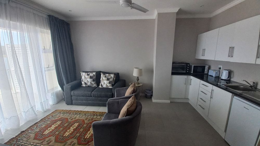 Phoenix Lodge and Waterside Accommodation Luxury Apartment, Balcony, Lagoon View 5