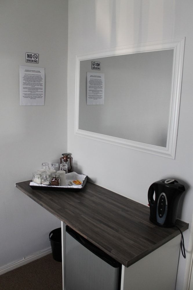 Phoenix Lodge and Waterside Accommodation Standard Double Room, Lagoon View 7