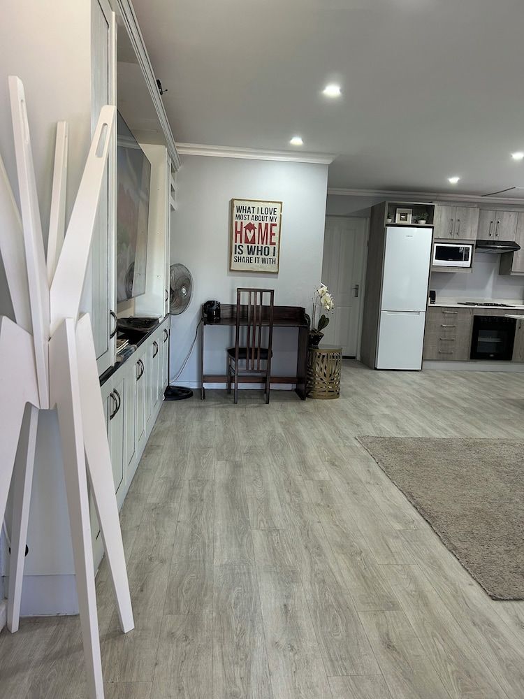 Skylink Holiday Accommodation Bells and Whistles 10