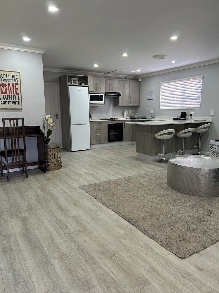 Skylink Holiday Accommodation Bells and Whistles 11