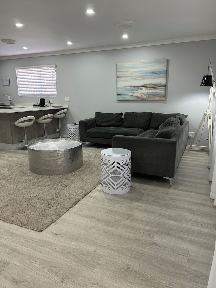 Skylink Holiday Accommodation Bells and Whistles 12