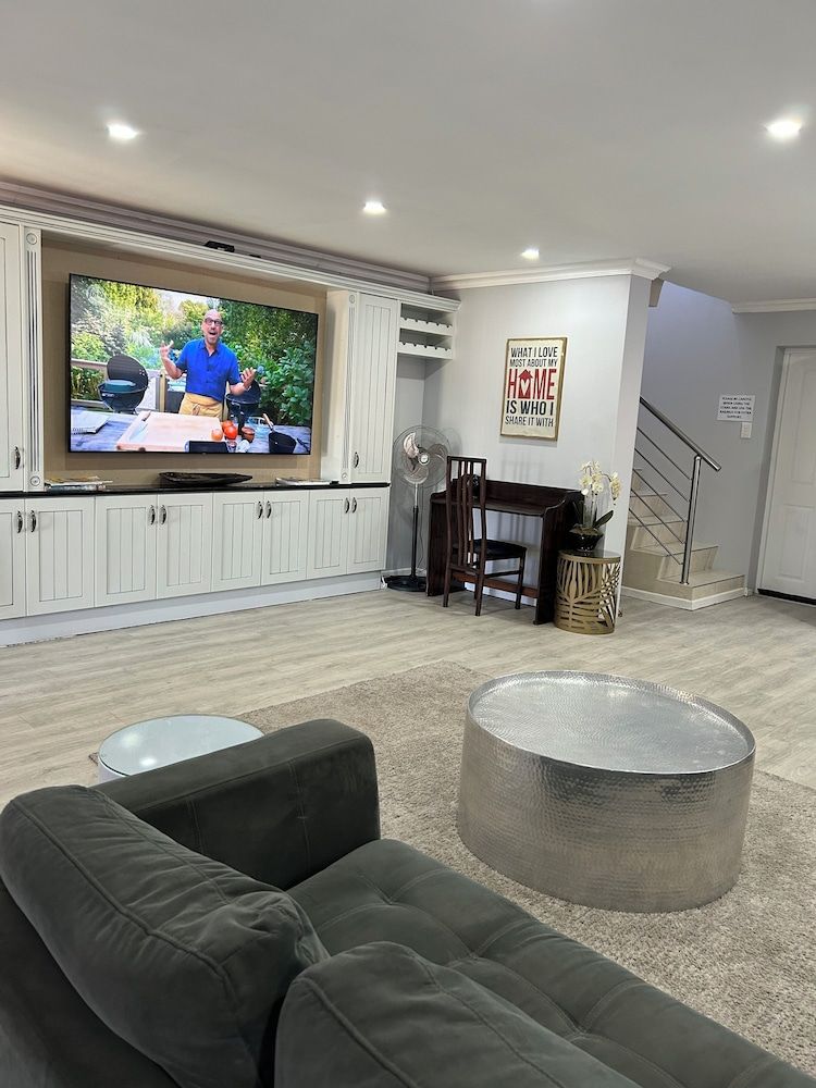 Skylink Holiday Accommodation Bells and Whistles 14