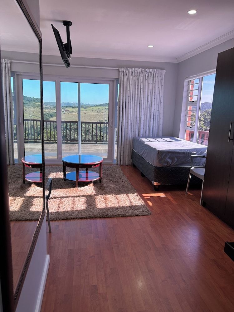 Skylink Holiday Accommodation Bells and Whistles 5