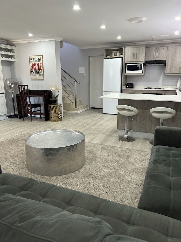 Skylink Holiday Accommodation Bells and Whistles 13