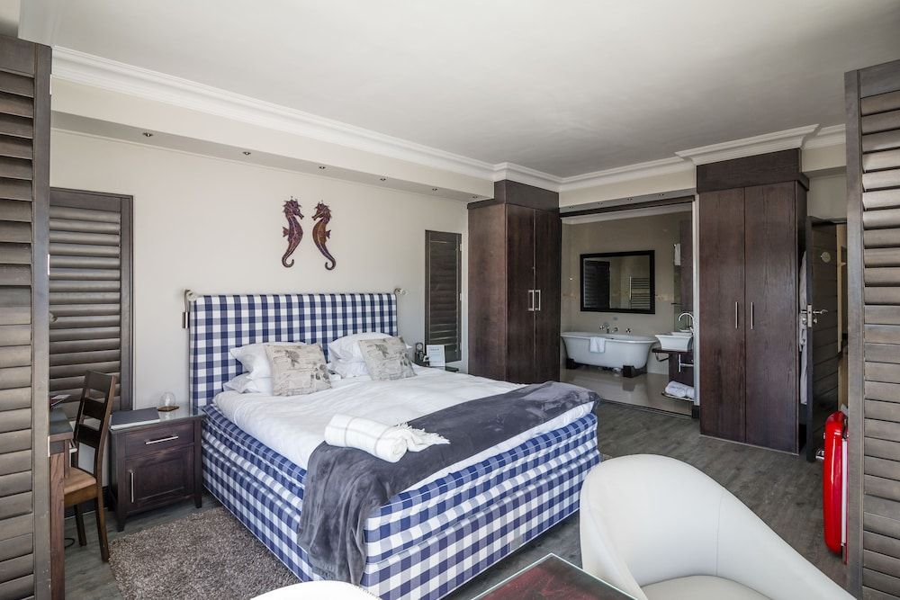 Room (Seahorse)
