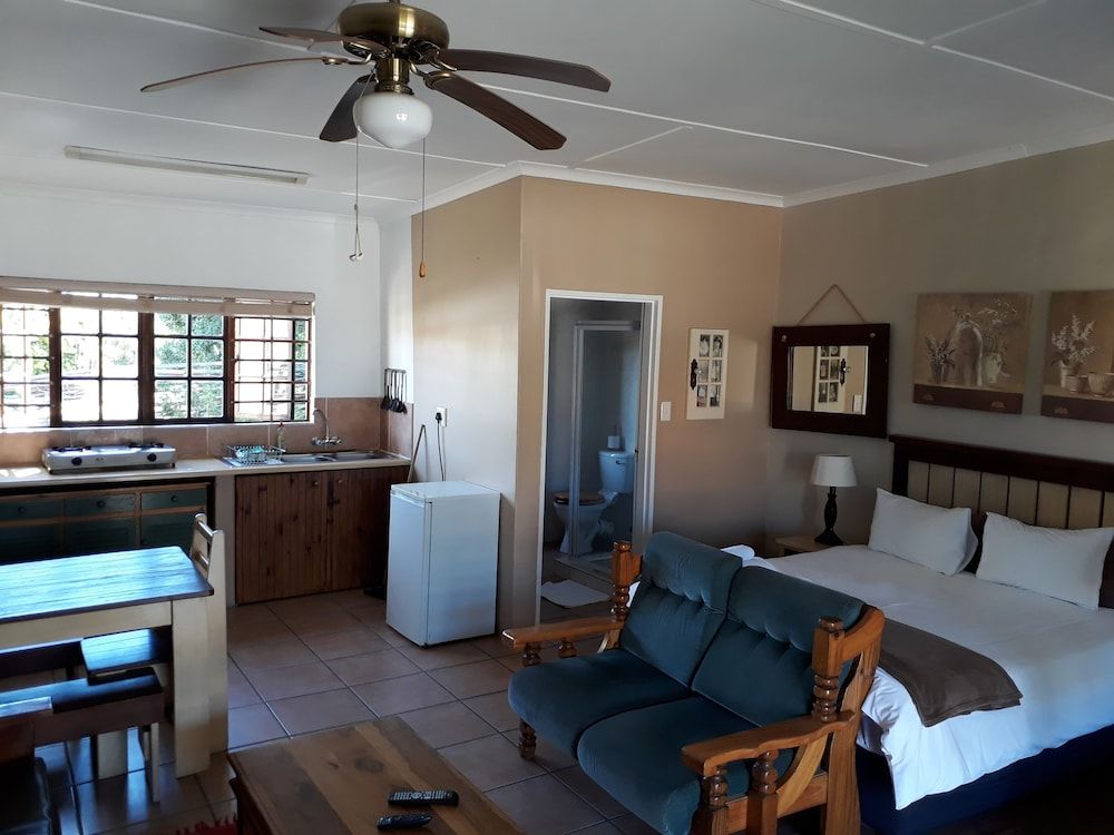 Tourist Lodge Gansbaai Family Room, 1 Bedroom, Non Smoking 3