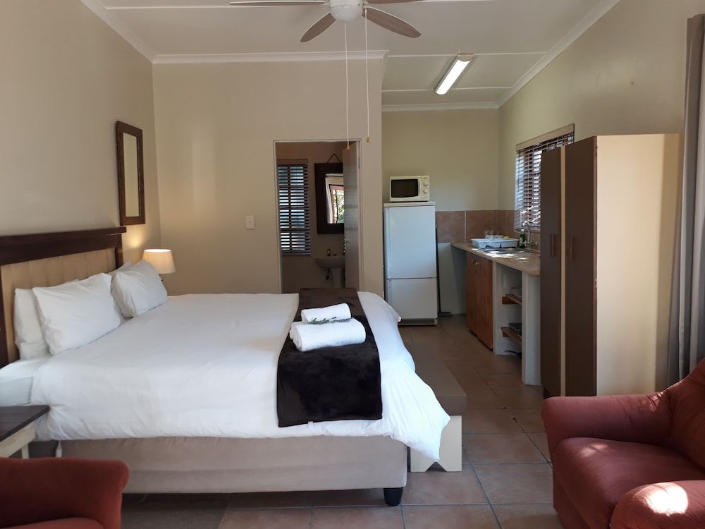 Tourist Lodge Gansbaai Standard Double Room, 1 Bedroom, Non Smoking 2