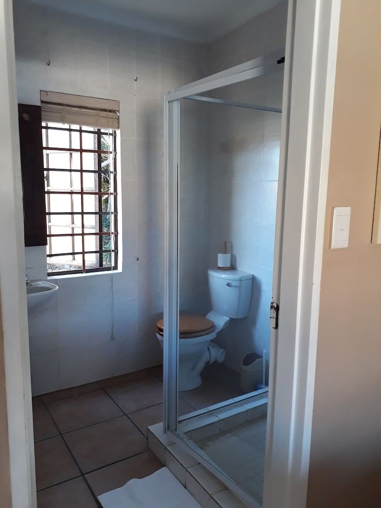 Tourist Lodge Gansbaai Classic Room, 1 Bedroom, Non Smoking 3