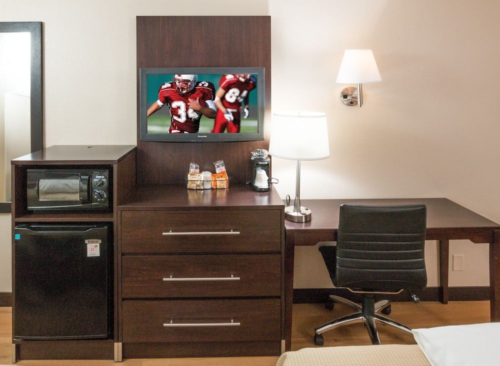 Superior Room, 1 King Bed, Accessible (Smoke Free)