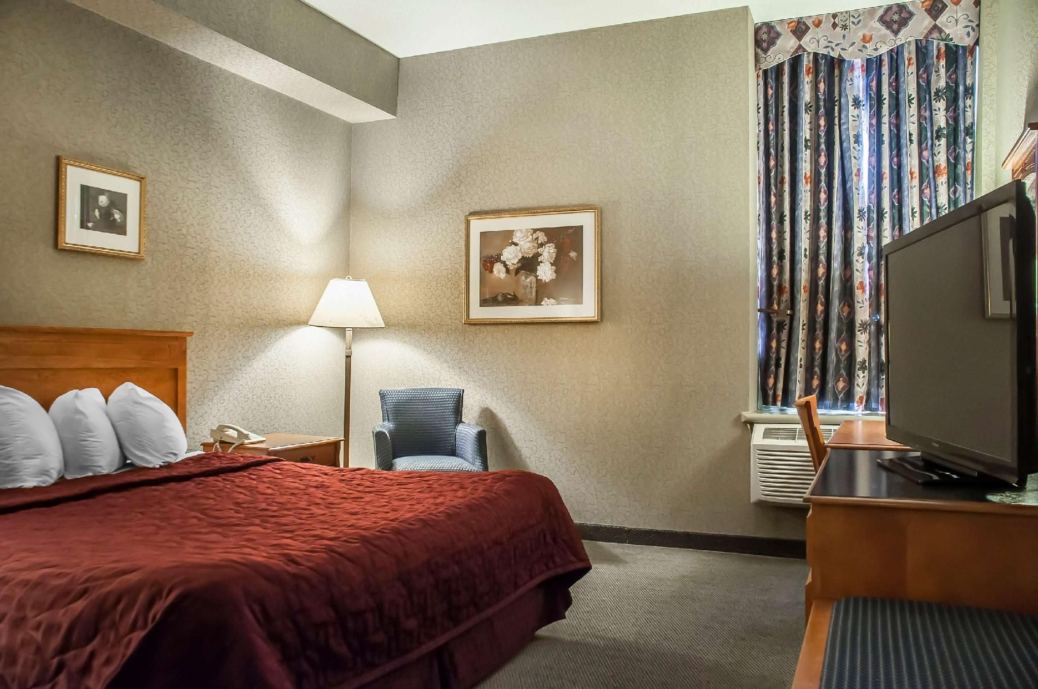 1 King Bed, Nonsmoking