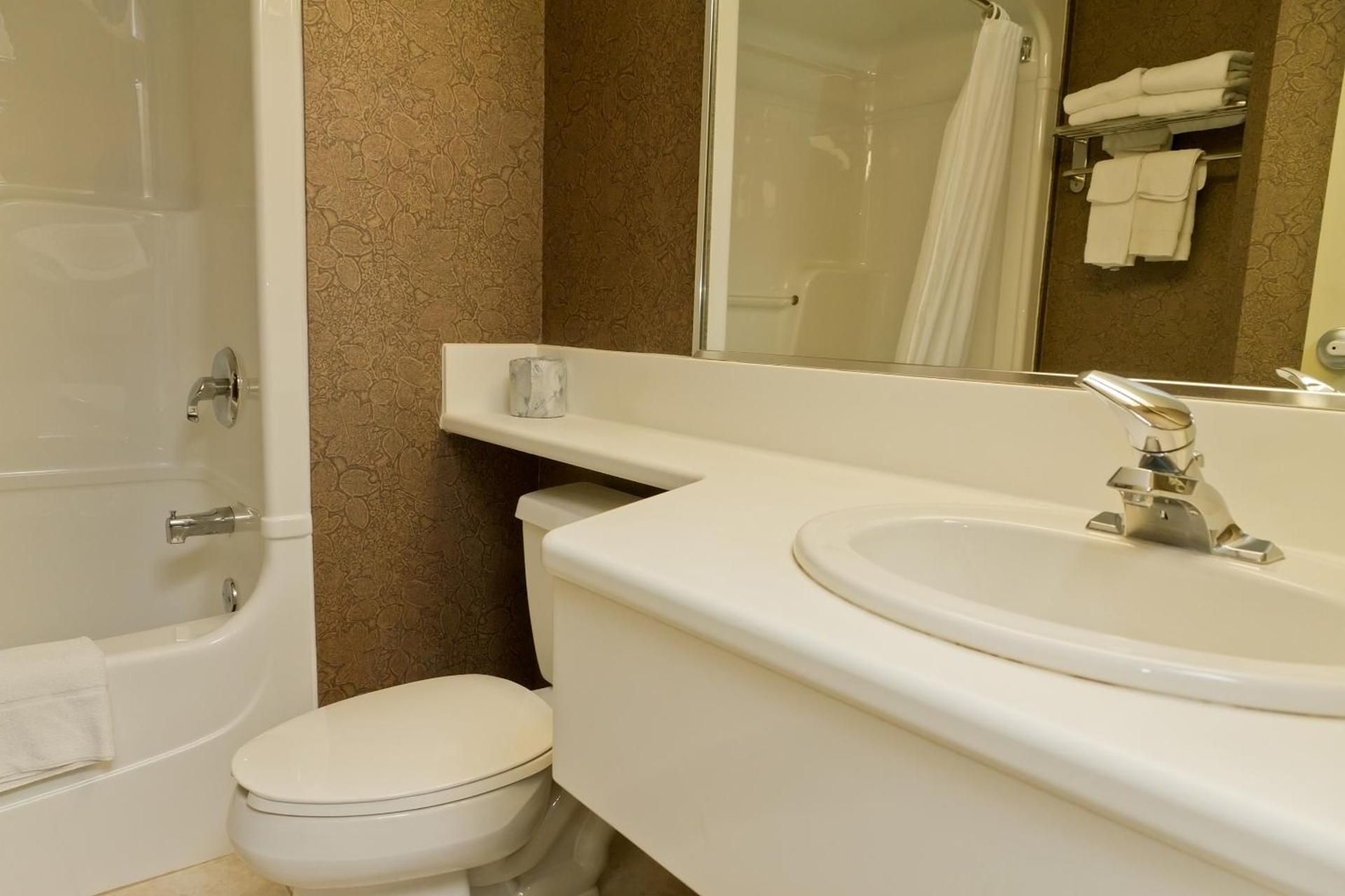 2 Queens, No Smoking