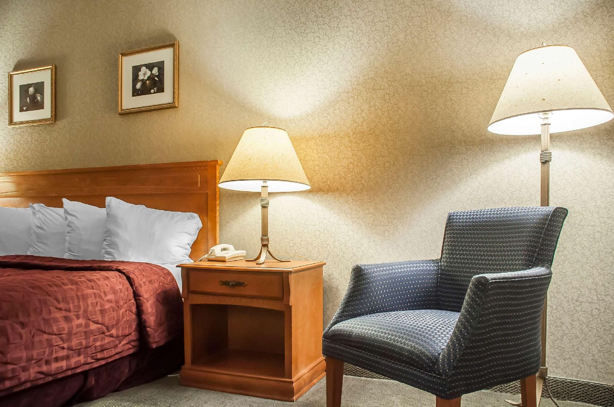 1 King Bed, Nonsmoking