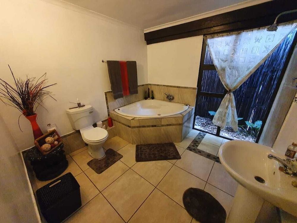 Breena BnB Guest House Room 5 Giraffe room 5