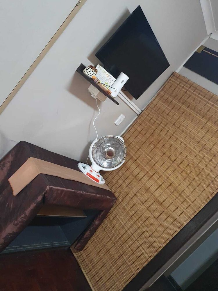 Breena BnB Guest House Room 6: Family room (Sands) 5