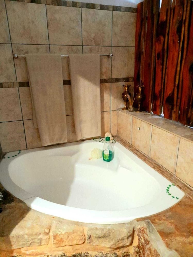 Breena BnB Guest House International / Couples Room 4