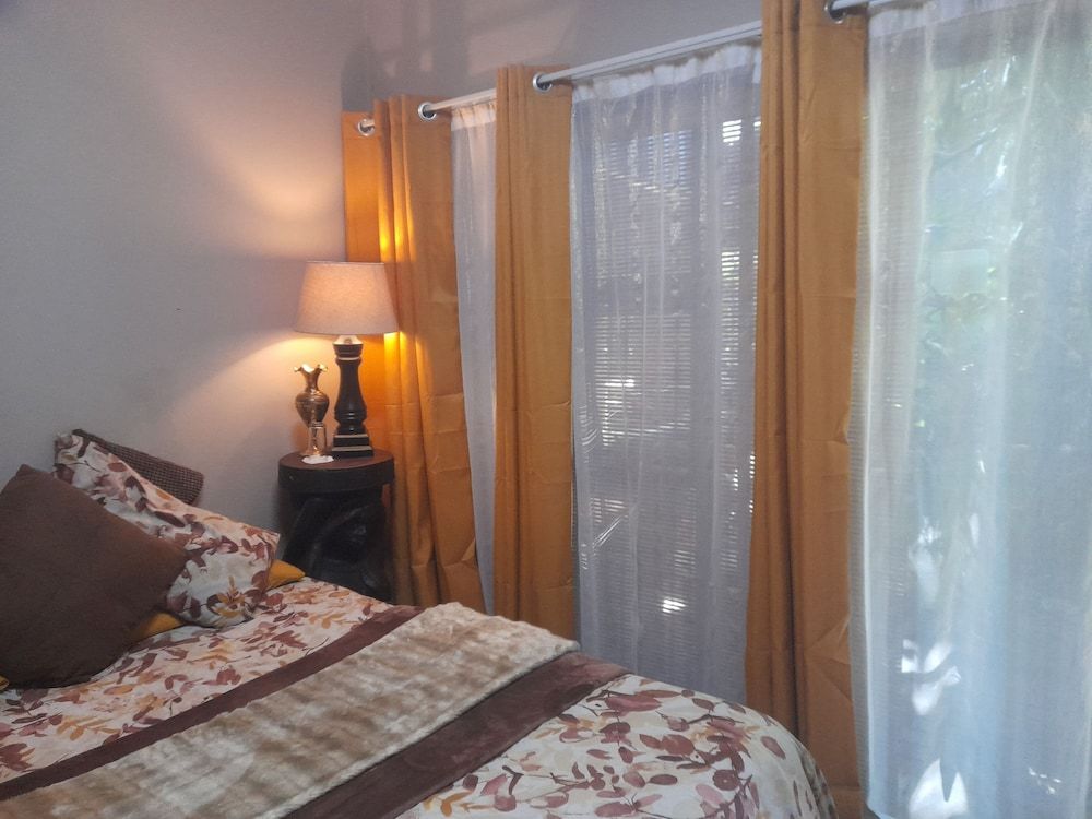 Breena BnB Guest House Room 6: Family room (Sands) 4
