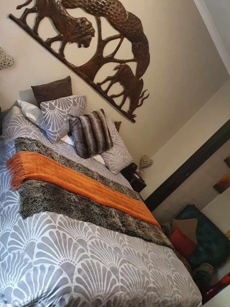 Breena BnB Guest House Room 5 Giraffe room 3