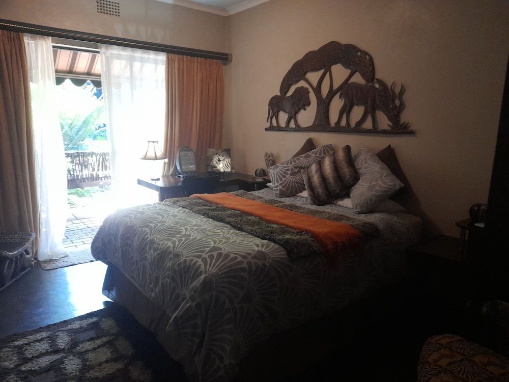 Breena BnB Guest House Room 5 Giraffe room 2