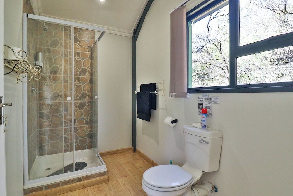 Valley of the Rainbow Fly Fishing Estate Family Cabin 10