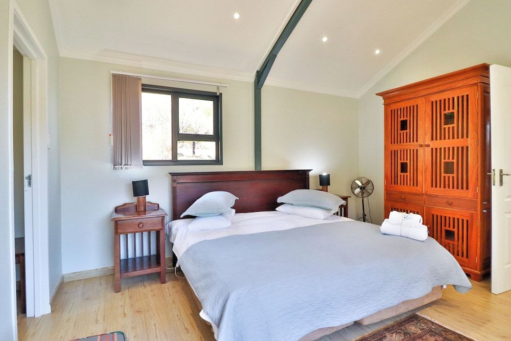 Valley of the Rainbow Fly Fishing Estate Family Cabin 2