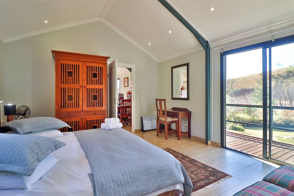 Valley of the Rainbow Fly Fishing Estate Family Cabin 4