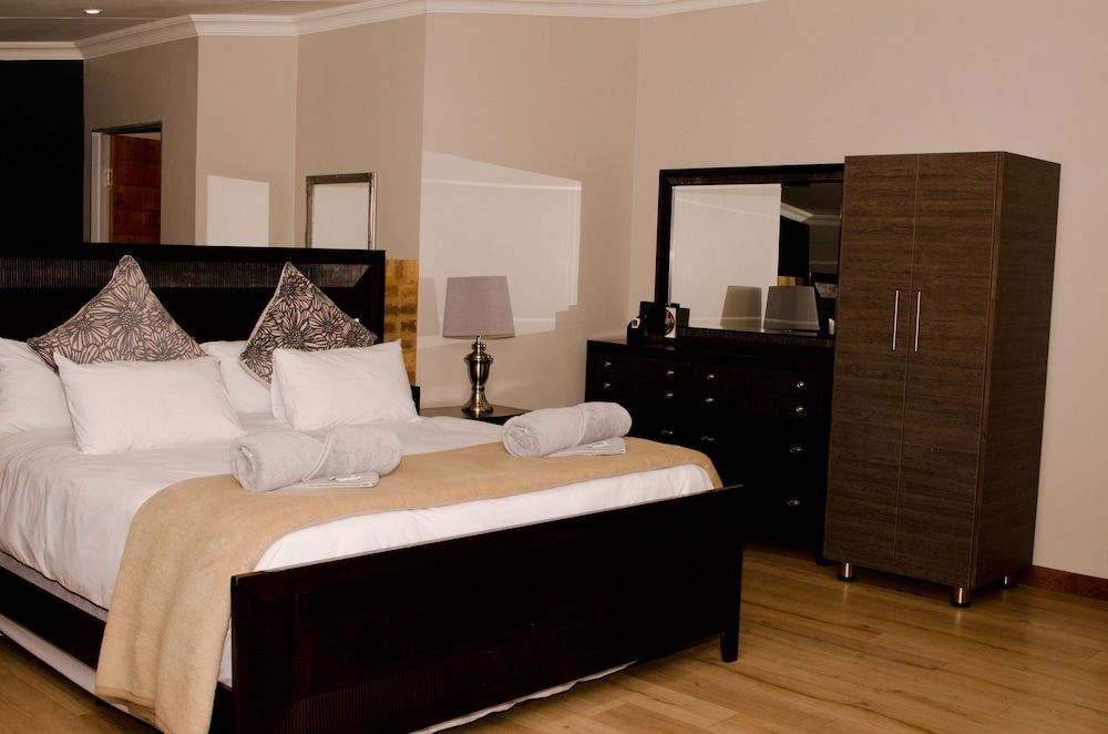 Honeymoon Suite