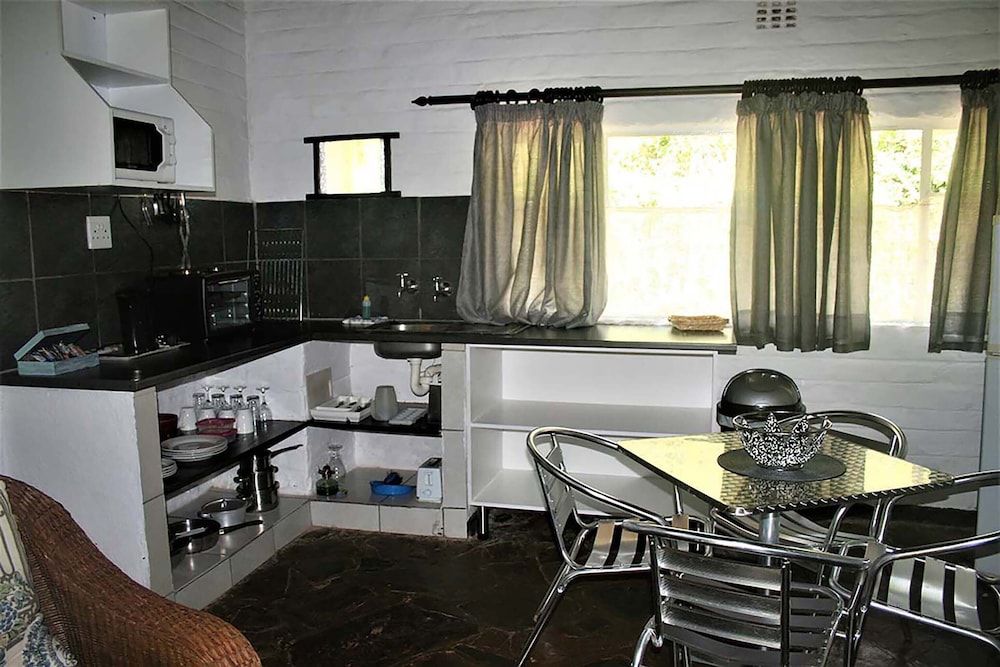 Sabi Star Chalets Executive Chalet, 1 Bedroom, River View, Ground Floor (4 Berth) 8
