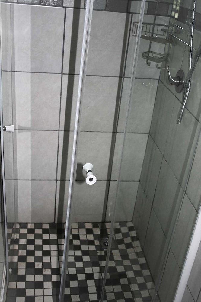 Sabi Star Chalets Executive Chalet, 2 Bedrooms, Garden View, Garden Area 9