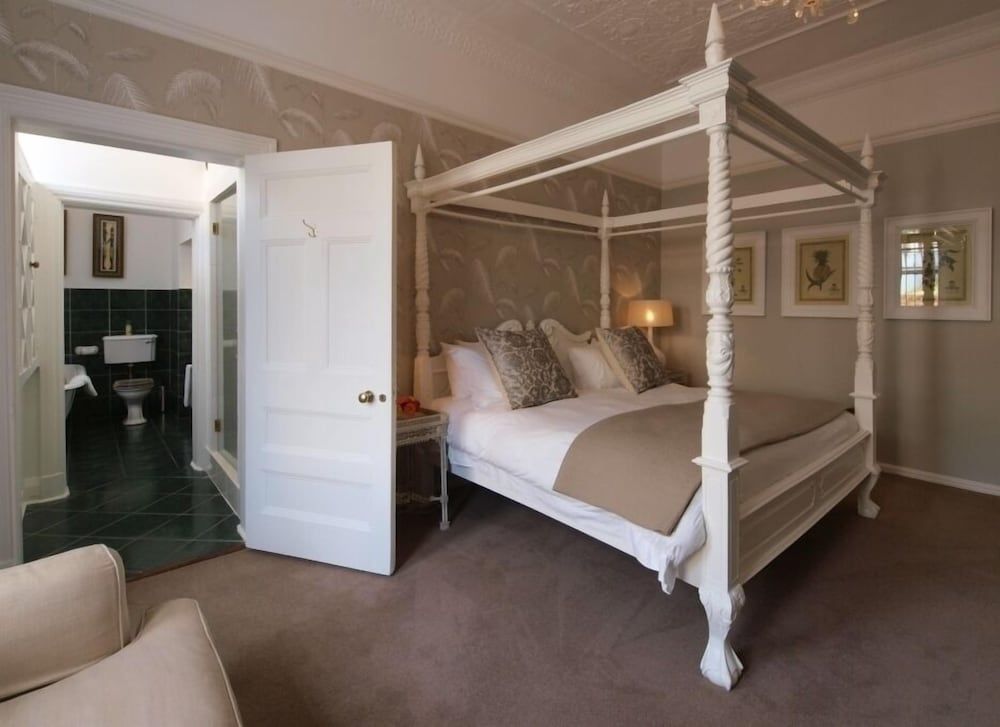 Luxury Suite (19)