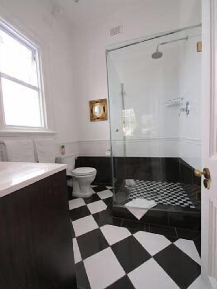 Kingslyn Boutique Guesthouse Classic Double Room (3)