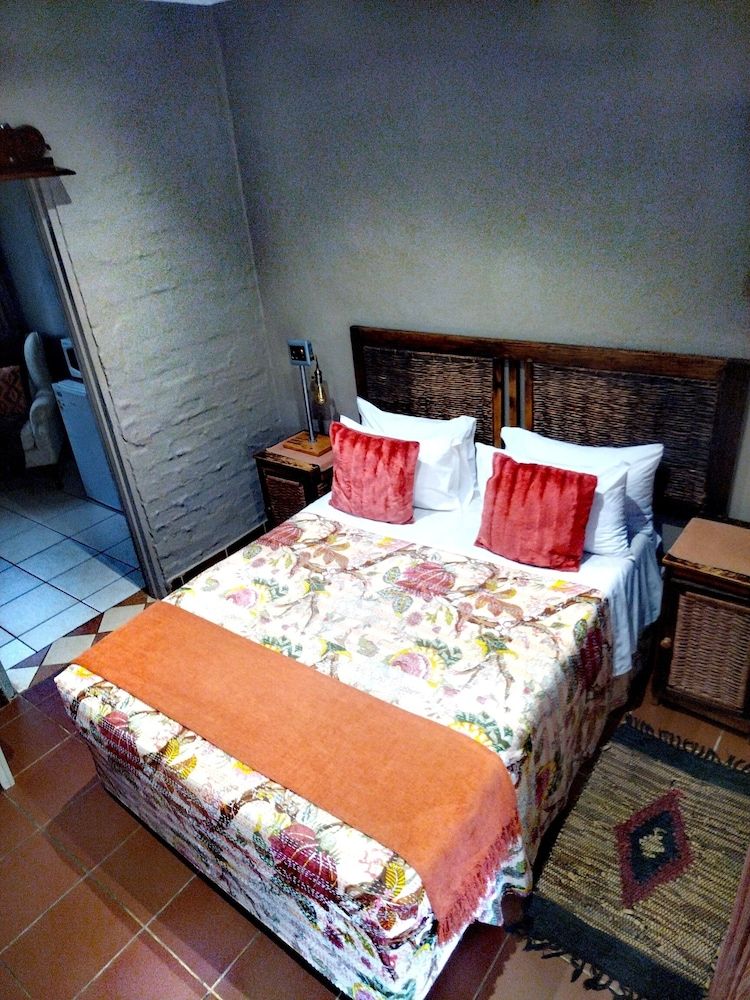 Africa s Eden Guesthouse Double Room(Bath) 4