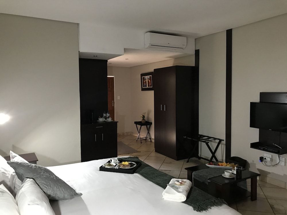 Manor Hills Guest Lodge Family Suite 3