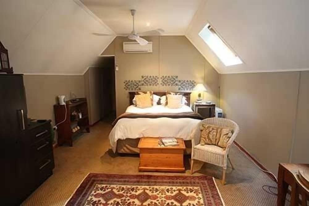 Ducks Country House Business Room 6 2