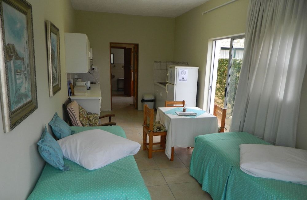 Whale Watchers Inn S/ Catering Unit - Mom's Place