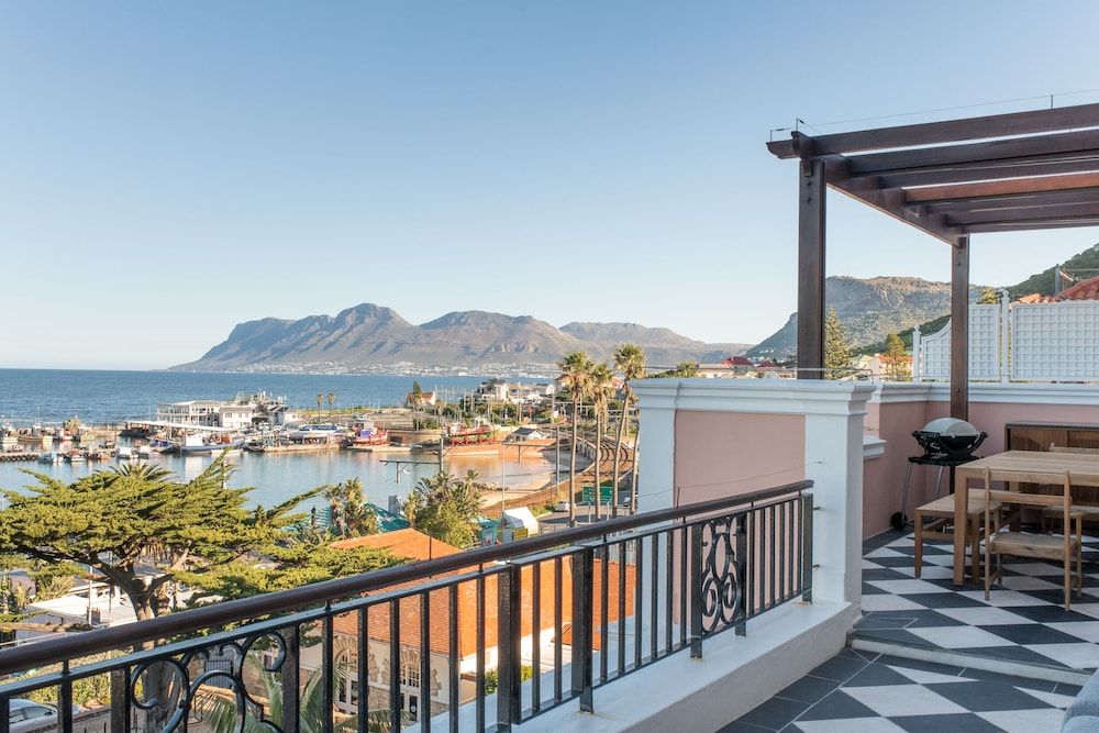 undefined The Majestic Apartment 8