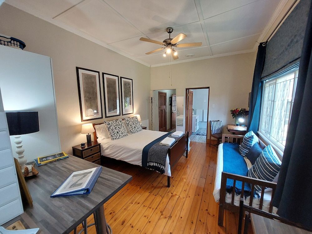 Deep Soaking Bathtub