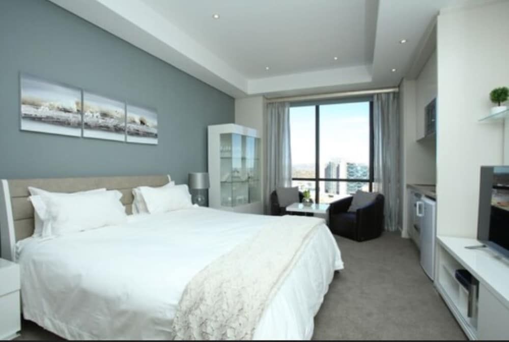 City Studio, 1 King Bed, City View