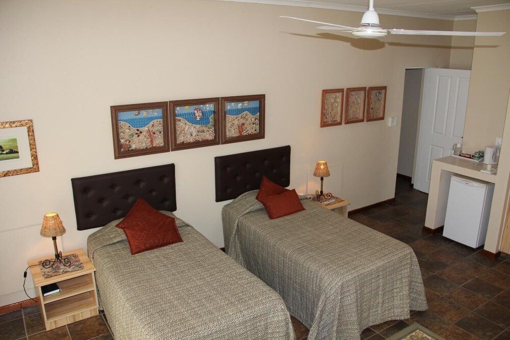 Triple Single Bed Room (3)