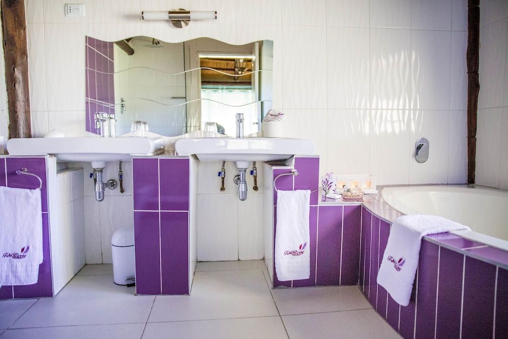 TshiBerry Bed & Breakfast Deluxe Double Room, Garden View 4