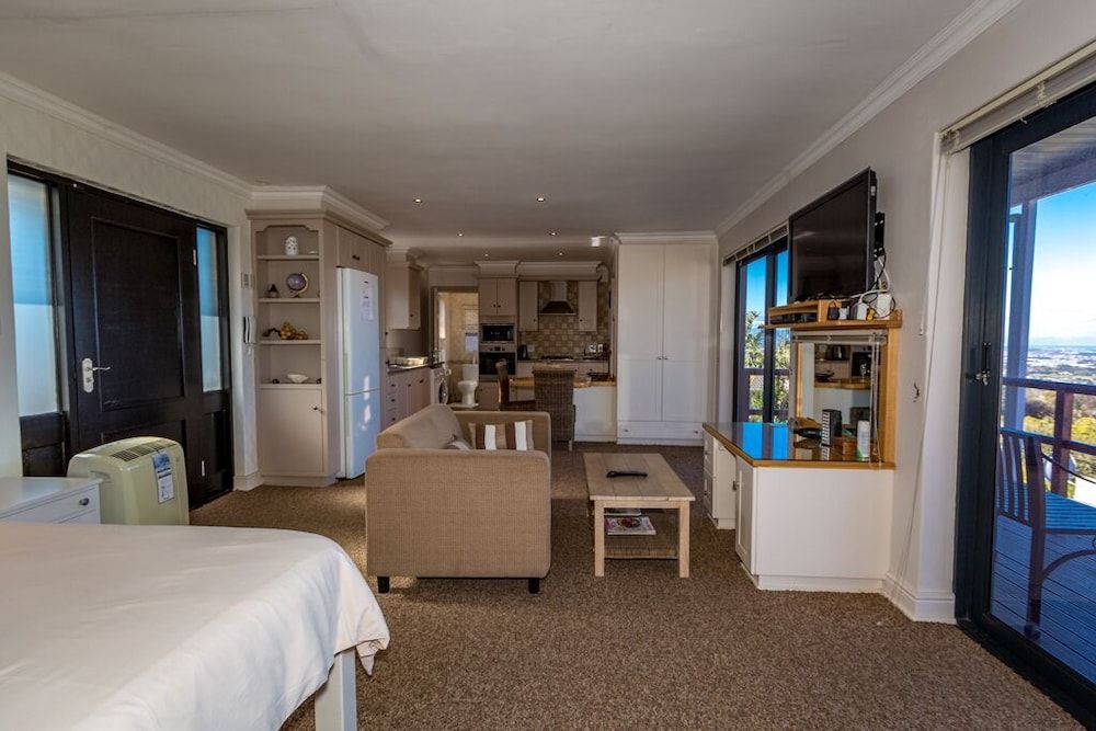 Constantia Vista The Penthouse Apartment 4