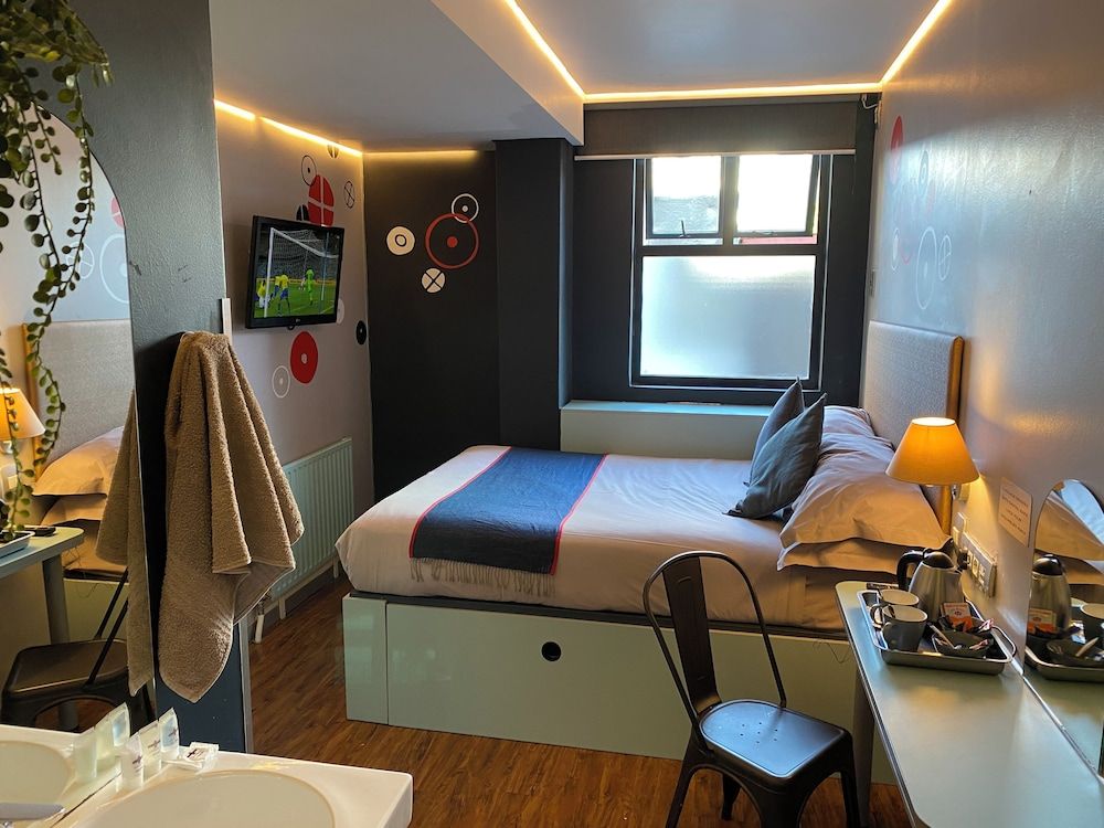 undefined Bannister Hotel 9