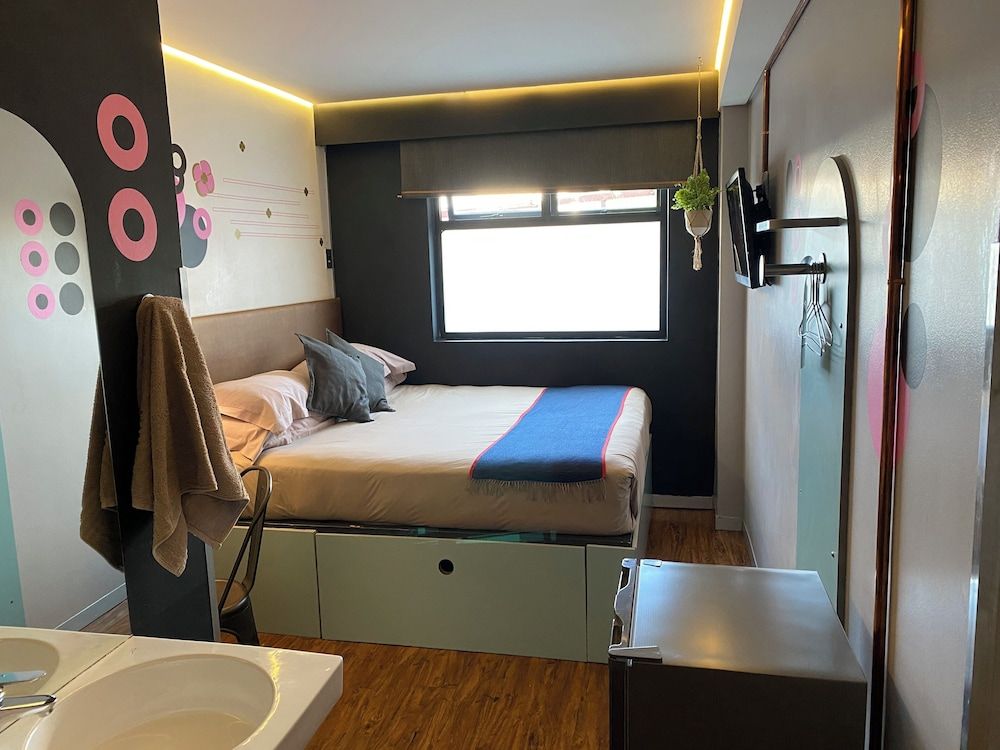 undefined Bannister Hotel 3